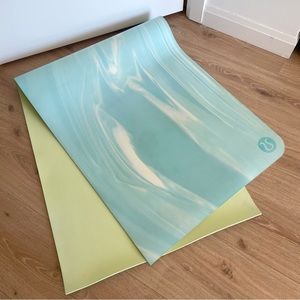 Lululemon Reversible Yoga mat, 5mm, Marbled pattern, sky blue/teal & light green